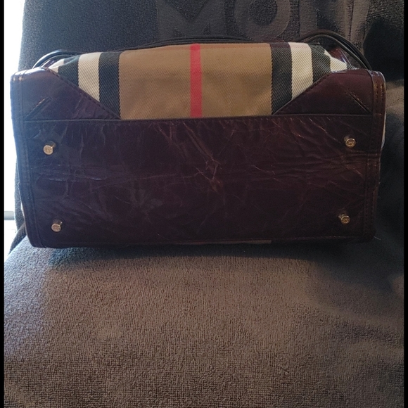 AUTHENTIC BURBERRY PURSE - Picture 4 of 10